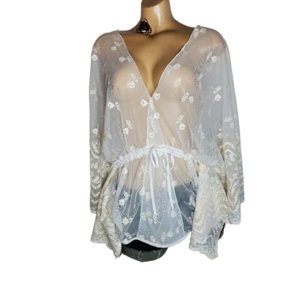 Countess Luann cream lace top size M